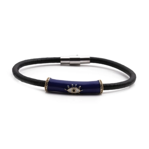 Bracelet œil porte-bonheur en cuir noir avec émail bleu, cristaux dorés et fermoir aimanté
