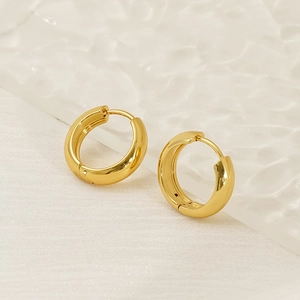 Minimalist 18k gold plated chunky hoop earrings with a high-polished mirror finish