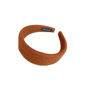 Cerchietto largo in peluche marrone scuro con etichetta fatta a mano per volume capelli