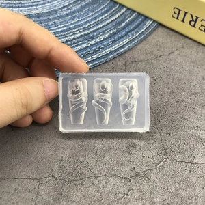 Transparent silicone nail art mold featuring three detailed 3D snake design patterns
