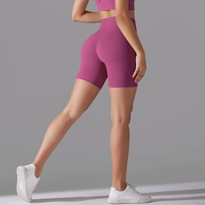 Detail of high-waisted seamless rose pink yoga shorts highlighting slim fit and lifting effect