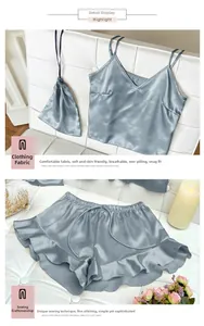 Detailansicht des glatten Eisseidenstoffs und der feinen Nähte am 3-teiligen Pyjama-Set