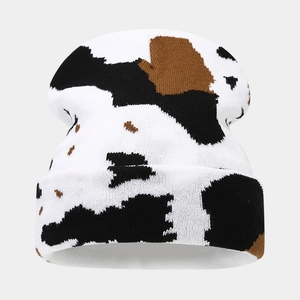 Dikke gebreide muts met koeienpatroon jacquard voor herfst en winter zwart en bruin