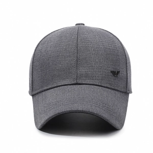 Berretto da baseball casual da uomo grigio con classico design e logo in metallo