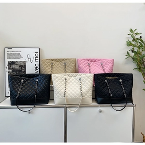 Quilted tote bags with chain straps in black, white, beige, and pink colors