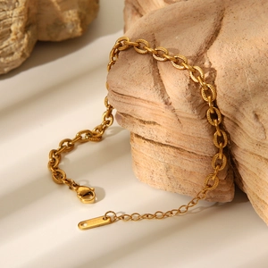 18K gold plated stainless steel O-chain bracelet with textured oval links and lobster clasp