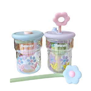 Bouteille en verre borosilicate à fleurs avec infuseur à thé et paille décorative