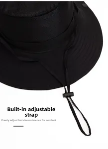 Dettaglio del cappello da sole traspirante con coulisse regolabile e tesa larga