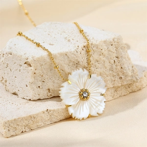18K gold plated stainless steel bracelet featuring a white shell flower and pearl accent