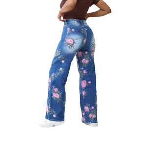 Jeans donna a vita alta con gamba larga blu e stampa floreale rosa decorativa