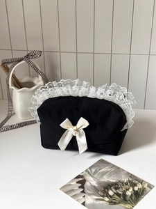 Sac de rangement noir avec dentelle, nœud blanc et perle pour cosmétiques et voyage