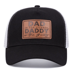 Casquette de camionneur vintage en maille noire et blanche avec écusson en cuir DAD DADDY