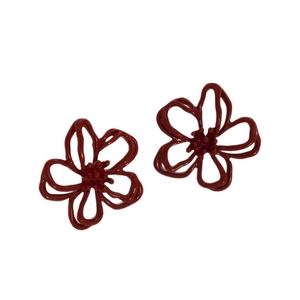 Dunkelrote hohle Blumenohrstecker mit Vintage-Emaille und Silbernadeln für Frauen