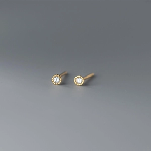 Elegant s925 silver gold-plated round stud earrings with sparkling cubic zirconia stones