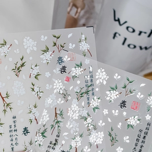 Adesivi per unghie 5D con fiori bianchi e raffinata calligrafia cinese in rilievo