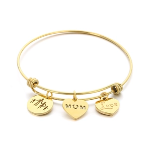 Adjustable golden stainless steel MOM bracelet with Love heart and family charms