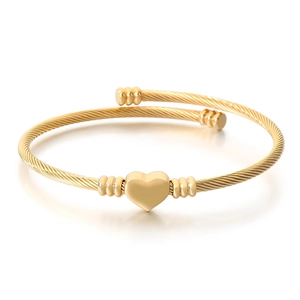 Bracelet jonc ouvert en acier inoxydable doré avec cœur et design de câble torsadé femme