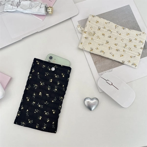 Pochettes de téléphone en mousseline florale noire et blanche avec fermeture à bouton