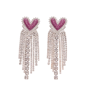 Boucles d'oreilles cœur rose rouge avec longues chaînes à franges de strass argentées