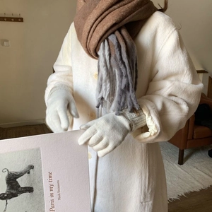 Élégants gants d'hiver en maille blanc cassé pour femmes en matériau thermique doux