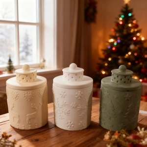 Pots à bougies en céramique à reliefs avec motifs de renne flocon et sapin de Noël