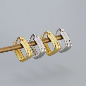 Close-up of dual-layer square S925 silver earrings in gold and silver finish