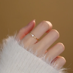 Minimalist S925 sterling silver heart ring with gold plating and clear zircon on a hand