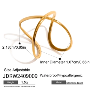 Detail view of adjustable gold stainless steel ring with dimensions and 1.5g weight info