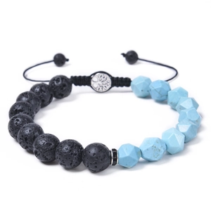 Details des Lebensbaum-Armbands mit blauen Achatperlen und schwarzen Lavasteinen