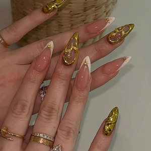Faux Ongles Amande À Presser Rose Nude Avec Rose Dorée 3D Étoile Scintillante Élégant Détachable
