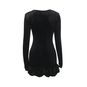 Rückansicht Samt-Minikleid mit langen Ärmeln, plissiertem Saum und schmaler Passform