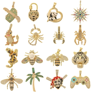 Iced Out Hip Hop Pendant Copper Gold Plated Cubic Zirconia Inlaid Animal Game Controller Shape Jewelry For Men Women