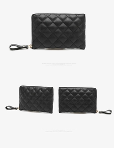 Detalle de monedero de cuero PU acolchado negro con cremallera y correa de mano