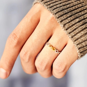 Minimalist S925 sterling silver infinity ring in two-tone gold and silver on model hand