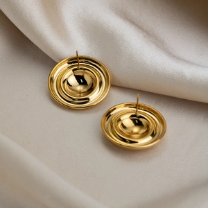 Boucles d'oreilles disque en acier inoxydable plaqué or 18 carats sur de la soie