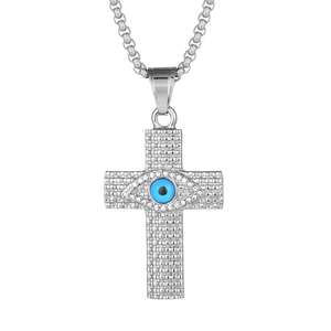 Collier avec pendentif croix argenté avec motif œil bleu et incrustations de cristaux