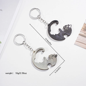 Detailed view of cat-shaped puzzle keychains with size 12.5cm and weight specifications
