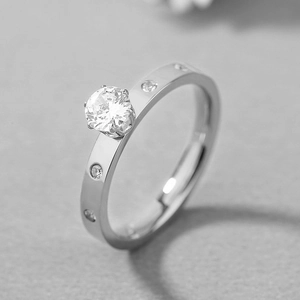 Elegant silver titanium steel ring featuring a brilliant round diamond and side accents