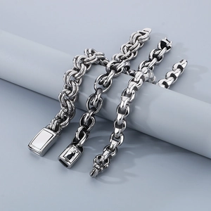 Set di tre bracciali da uomo in acciaio al titanio argento con maglie a catena diverse