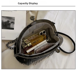 Innenansicht der Muschel-Tasche mit Platz für Handy, Kosmetik und Lippenstift