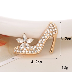 Macro view of high heel DIY accessory with dimensions 4.2cm x 3.2cm and 13g weight