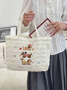 Sac fourre-tout matelassé à motifs de cœurs avec broderie de chien mignonne