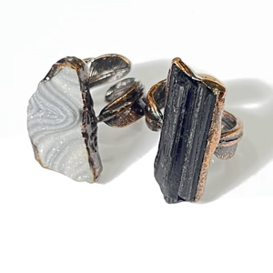 Vintage bronze feather ring set with natural black tourmaline and agate crystal drusy