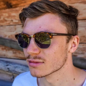 Retro TR90 polarized semi-rimless sunglasses in tortoiseshell frame with metal arrow detail