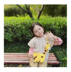 Cute knitted giraffe crossbody bag for toddler girls, featuring detailed 3D crochet textures