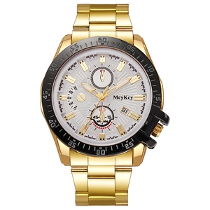 Dettaglio orologio cronografo McyKey oro con quadrante bianco testurizzato e datario