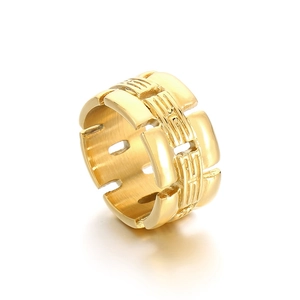 Geometrischer 18k vergoldeter Edelstahlring für Herren mit gebürsteter Metallstruktur