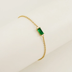 Bracciale in acciaio inossidabile placcato oro 18K con una gemma rettangolare verde