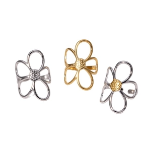 Tre anelli a fiore traforati in oro, argento e finitura bicolore in acciaio inox