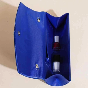 Elegante pochette da sera in raso blu a pieghe con tasca interna per sposa e nozze